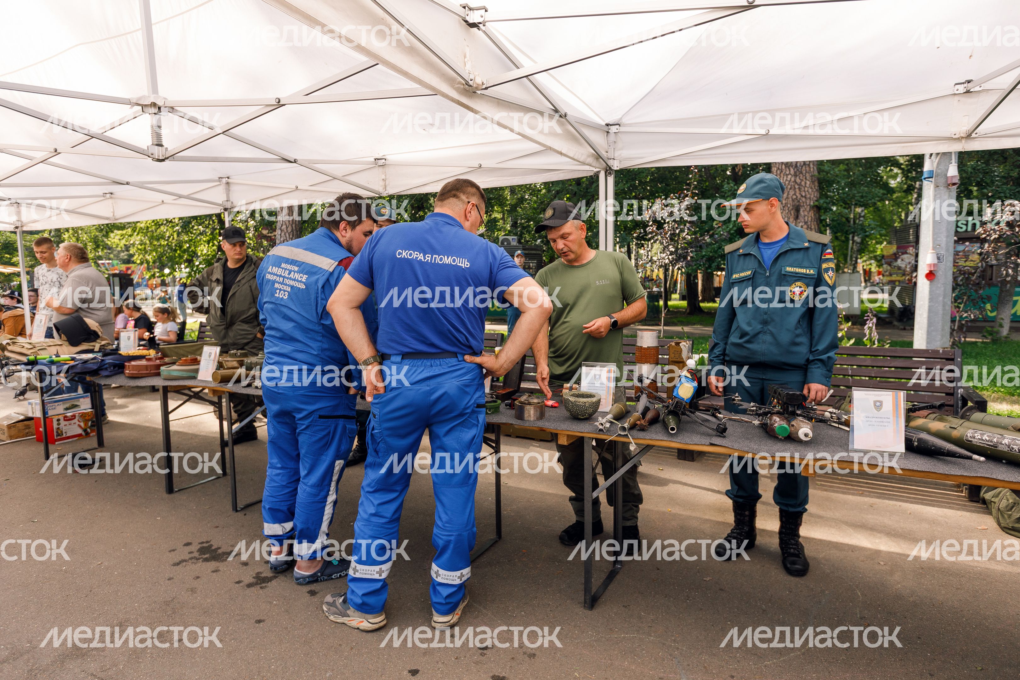 Выставка оружия на патриотическом фестивале «Гордость поколений» в Ногинске Богородского округа Выставка оружия на патриотическом фестивале «Гордость поколений» в Ногинске Богородского округа