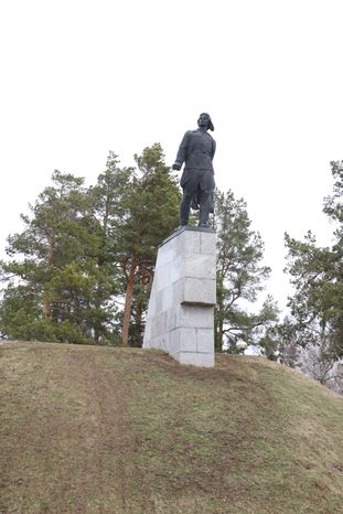 Памятник ночному тарану Талалихина