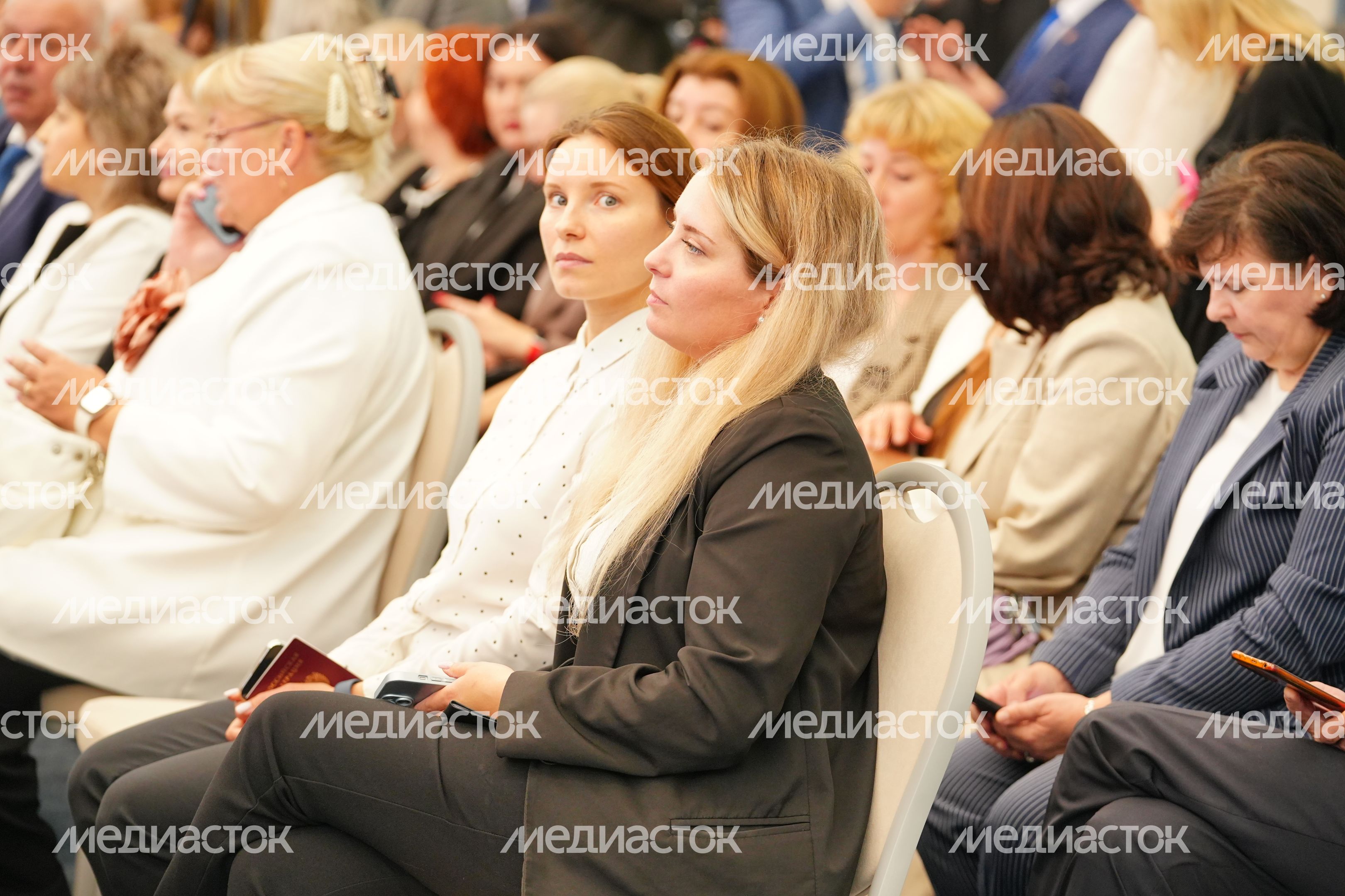 Сотрудников МФЦ Подмосковья поздравили с профессиональным праздником Сотрудников МФЦ Подмосковья поздравили с профессиональным праздником