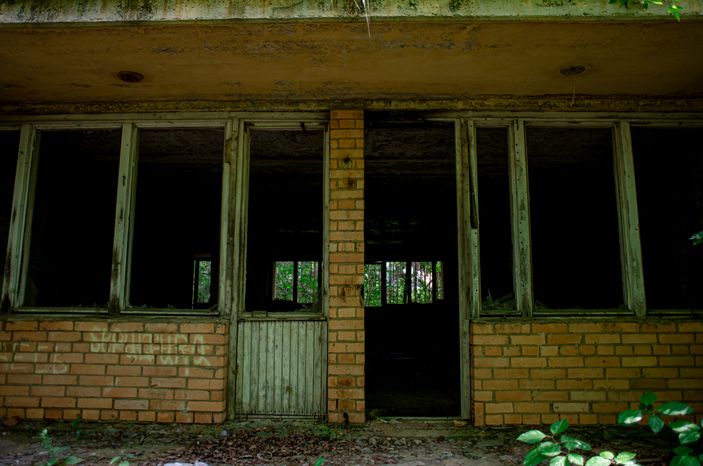 Летние виды заброшенного пансионата «Жемчужина»