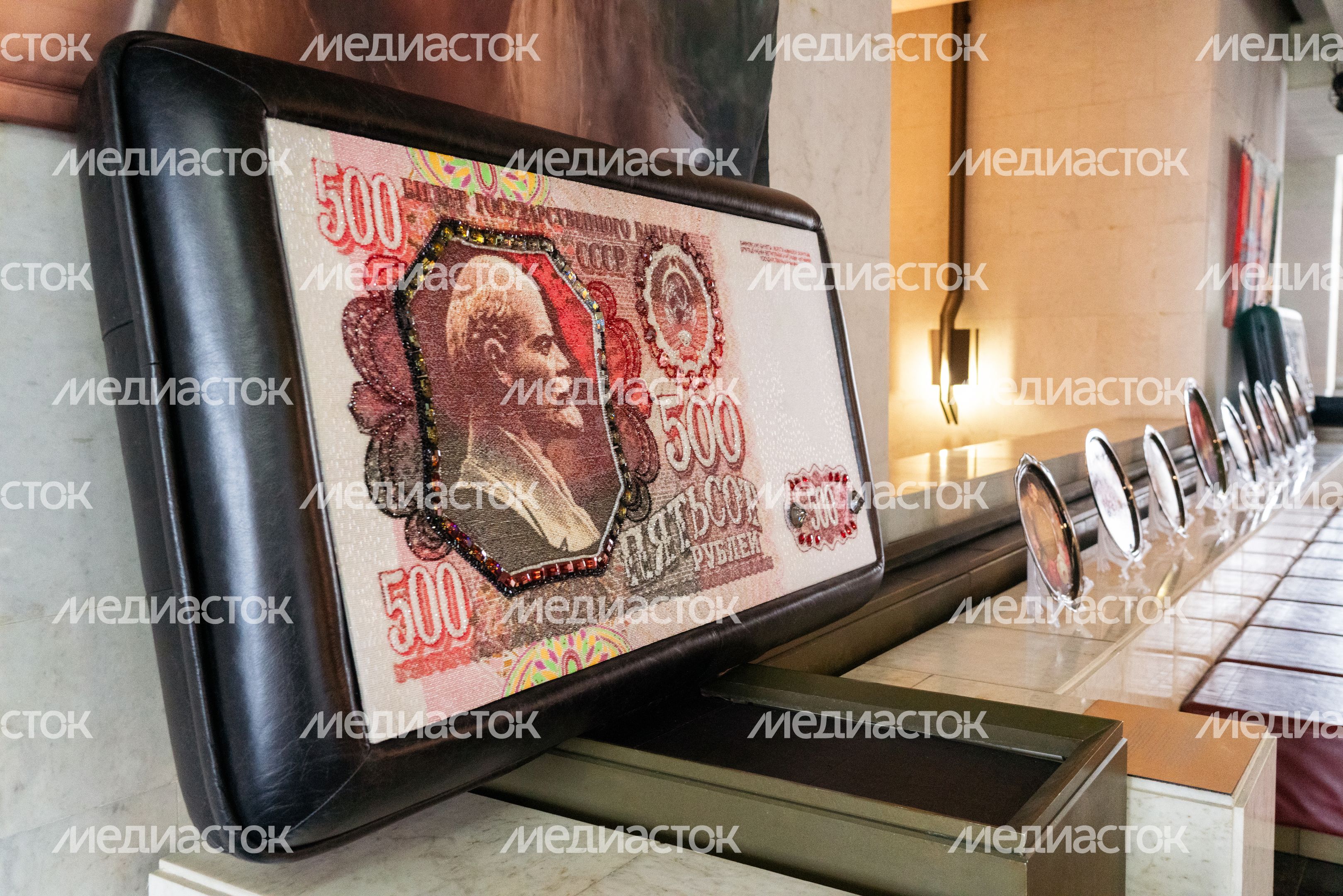 Выставка необычных денежных знаков в Горках Ленинских Выставка необычных денежных знаков в Горках Ленинских