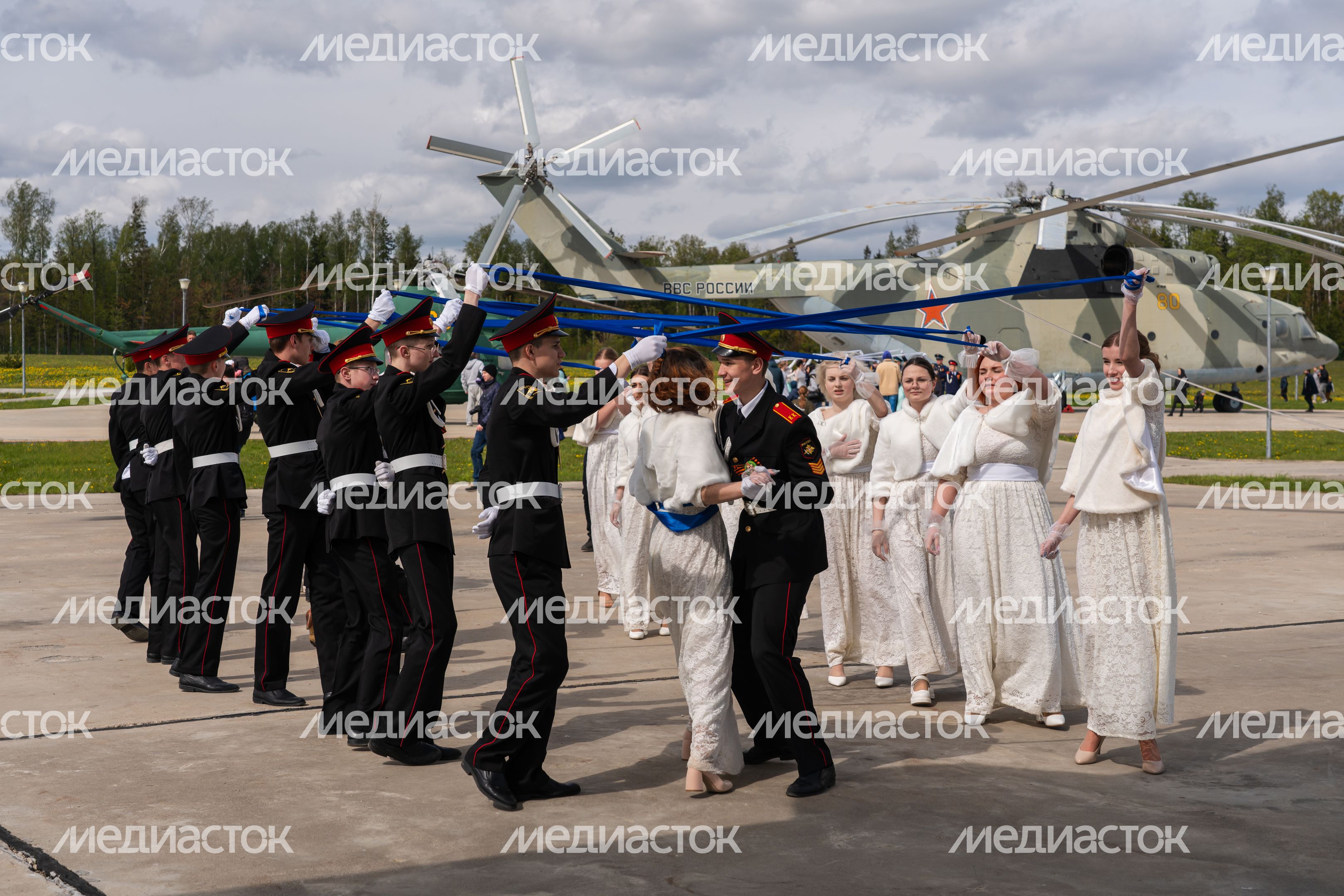 День Победы в Центральном парке "Патриот". Кадетский бал День Победы в Центральном парке "Патриот". Кадетский бал