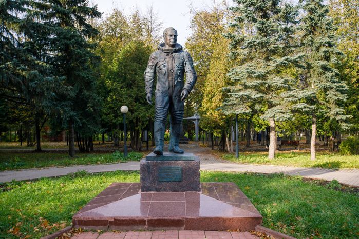 Краснознаменск. Памятник космонавту Герману Титову