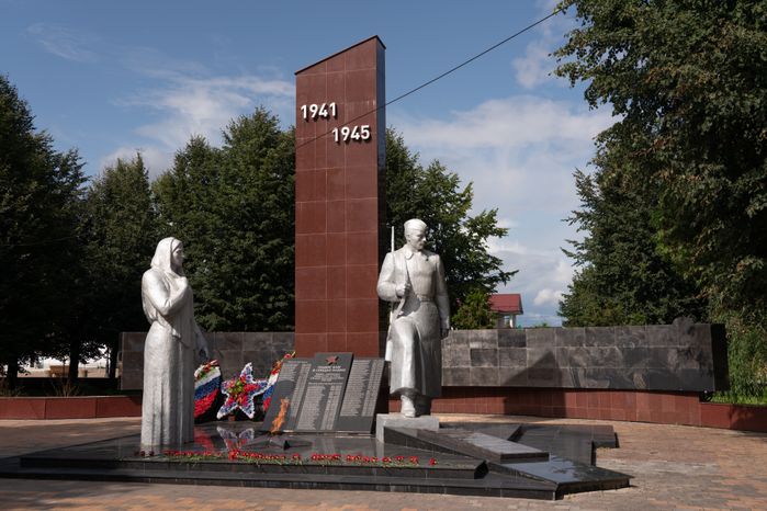 Лотошино. Меориальный комплекс. Сквер Победы «Освобождение»