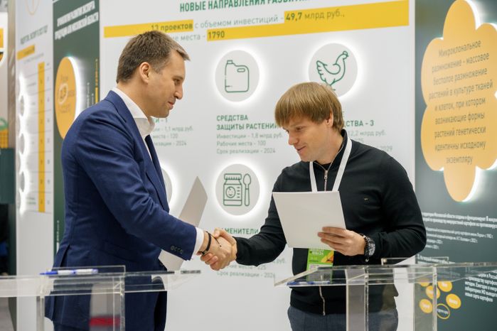 Заместитель Председателя Правительства Московской области Вячеслав Духин подписал соглашение с руководителем ООО «Колхоз Петровский»