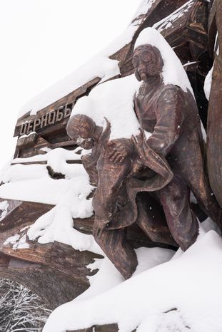 Памятник «Солдатам холодной войны - ветеранам треста «Гидромонтаж» в поселке Селятино