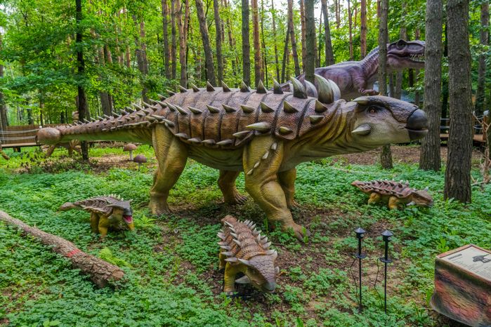 Динопарк с 62 подвижными динозаврами в парке «Елочки» города Домодедово