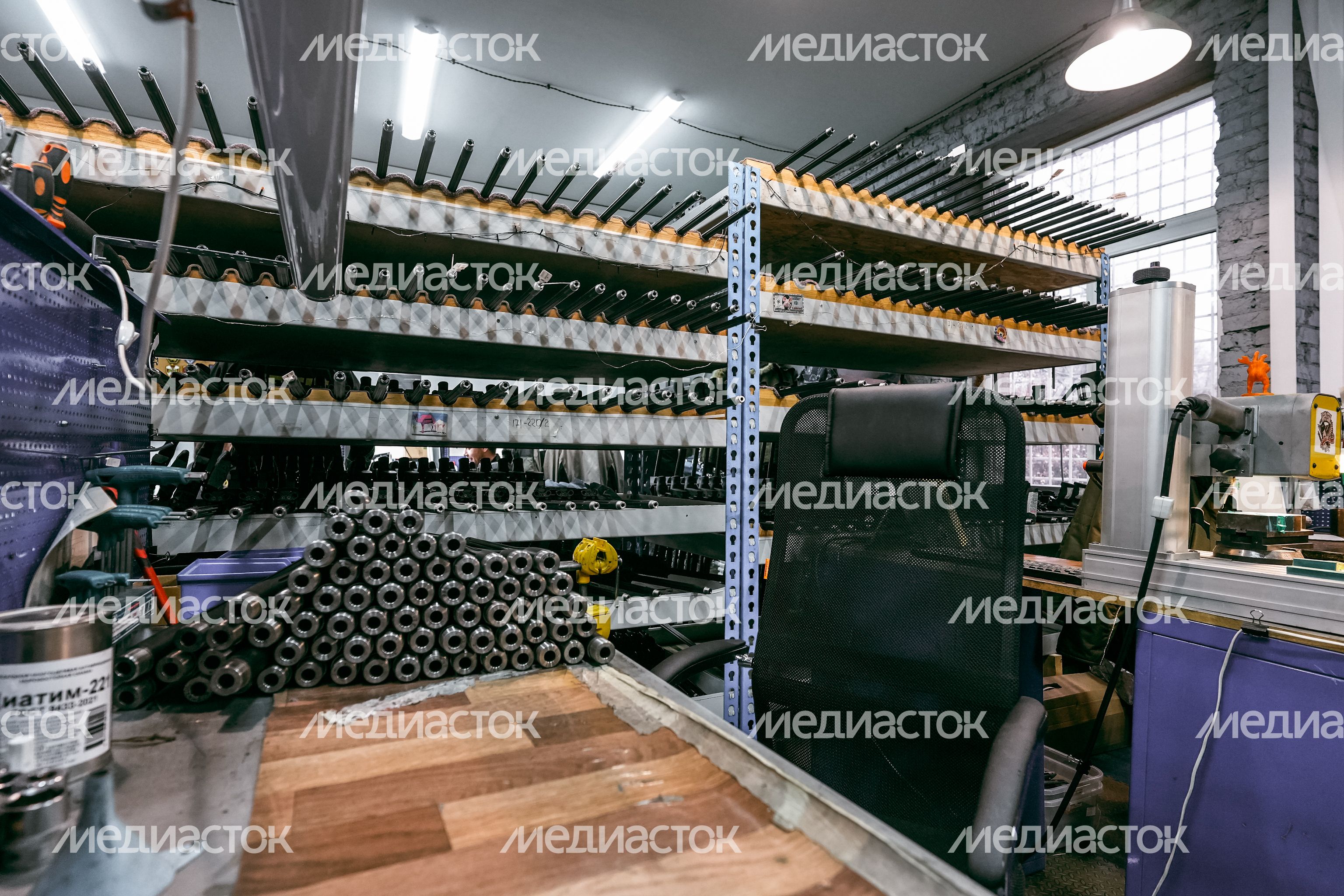 Сборочный цех подмосковного оружейного завода Сборочный цех подмосковного оружейного завода