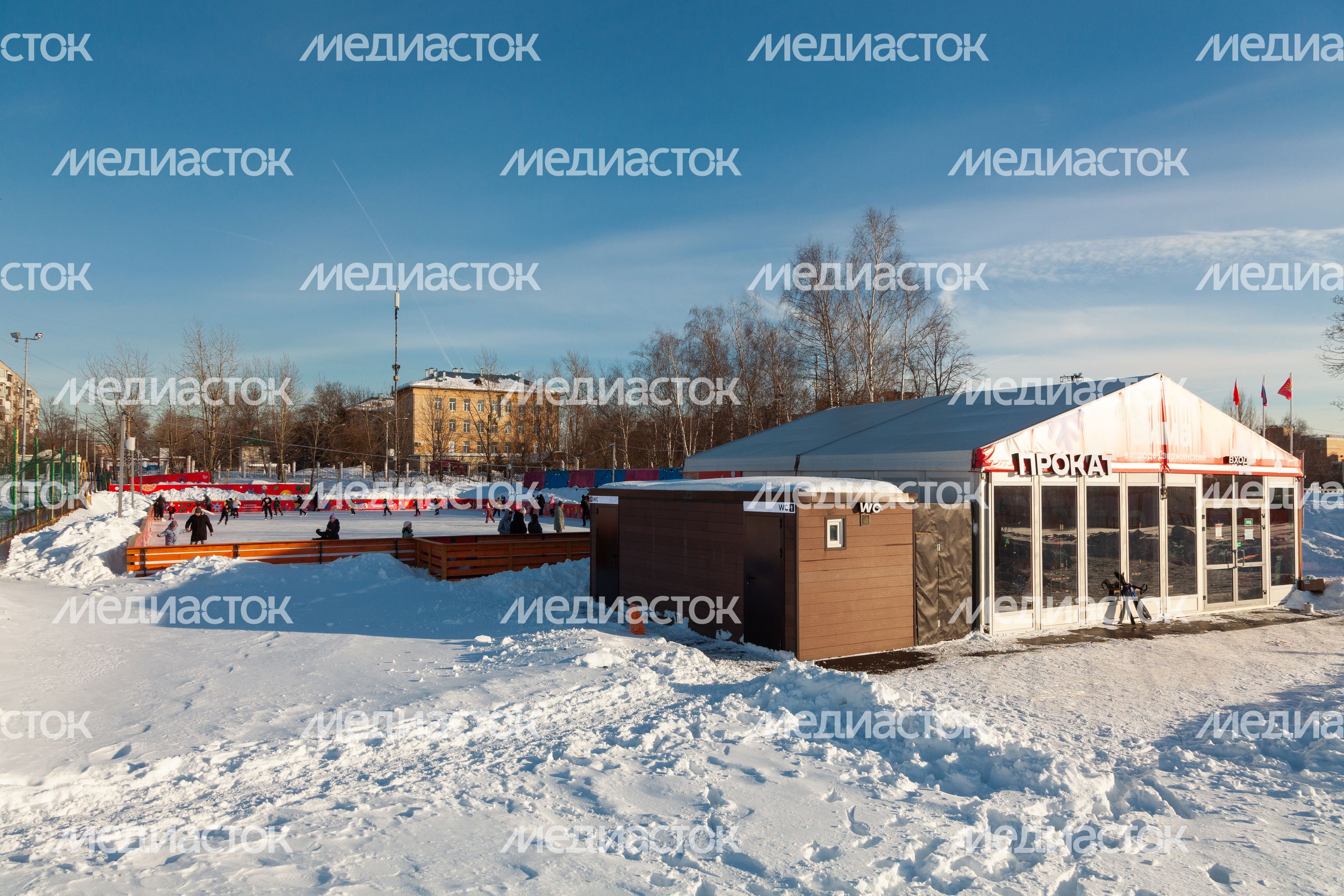 Каток у стадиона «Орбита» в Дзержинском Каток у стадиона «Орбита» в Дзержинском