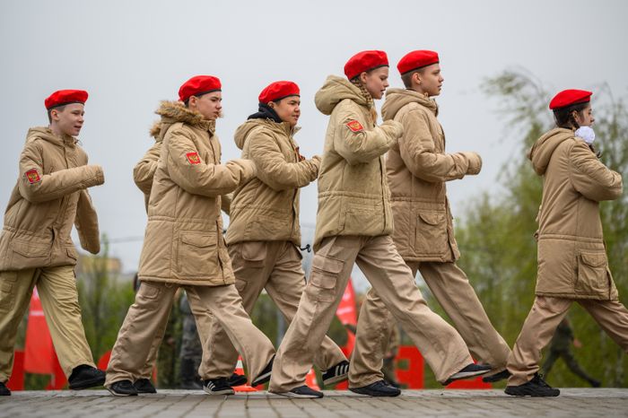 Военно-патриотическая игра «Юнармия, вперед!», посвященная Дню Победы, в Горках Ленинских