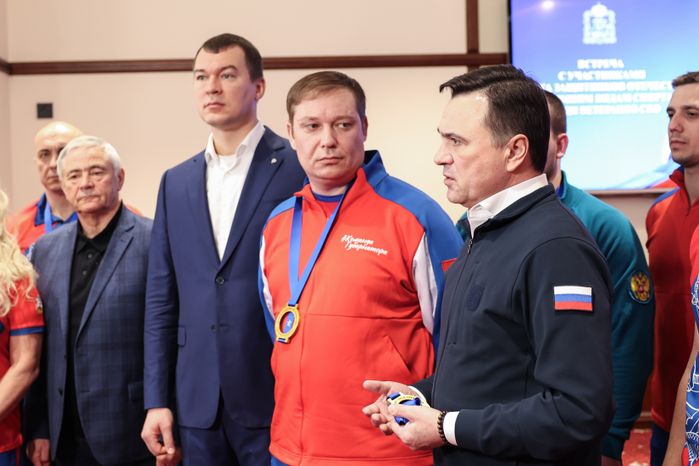 Андрей Воробьёв поздравил команду по следж-хоккею «Гвардия» с победой