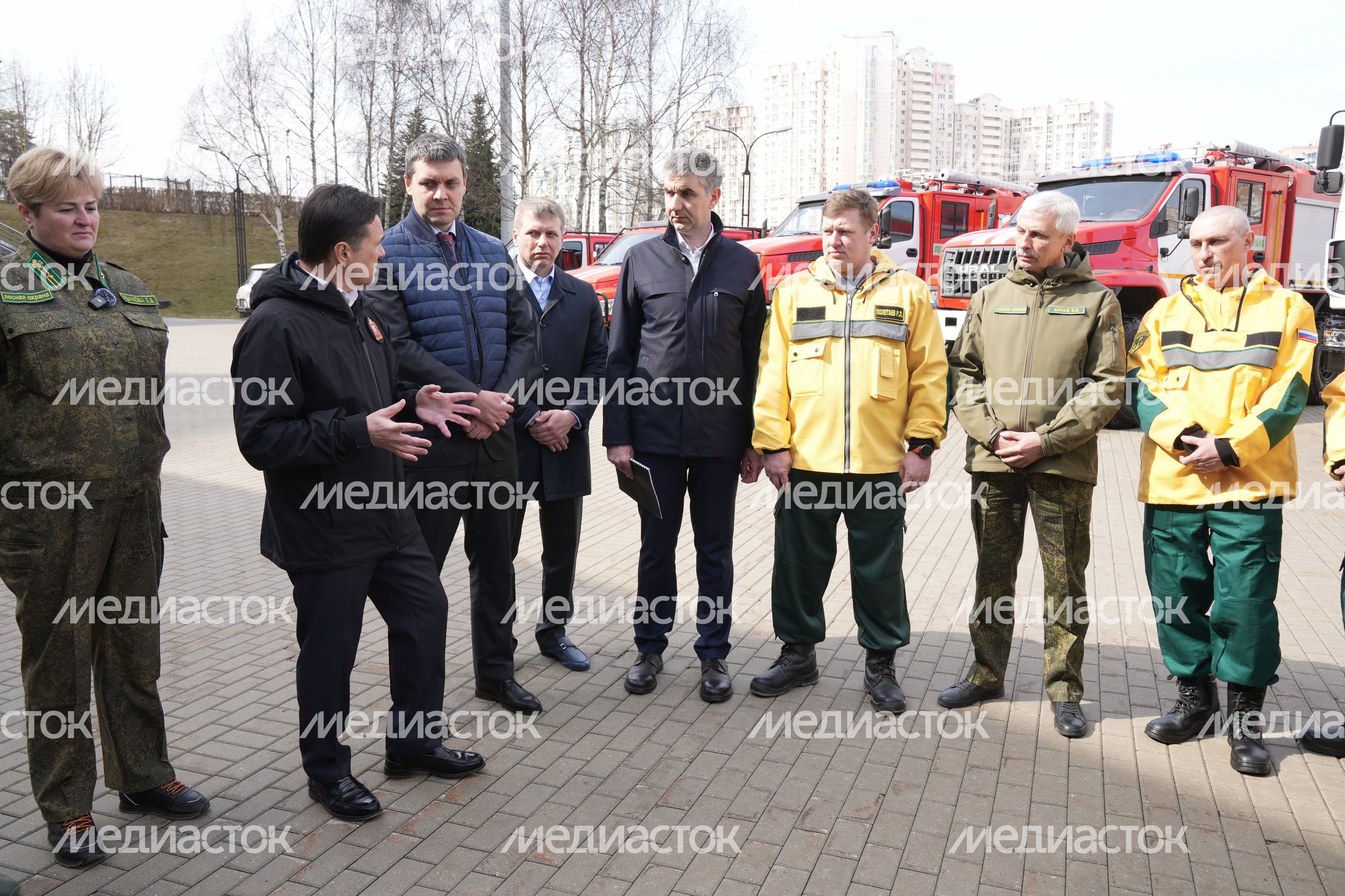 Андрей Воробьев и глава Рослесхоза передали в подмосковные лесничества новую спецтехнику Андрей Воробьев и глава Рослесхоза передали в подмосковные лесничества новую спецтехнику