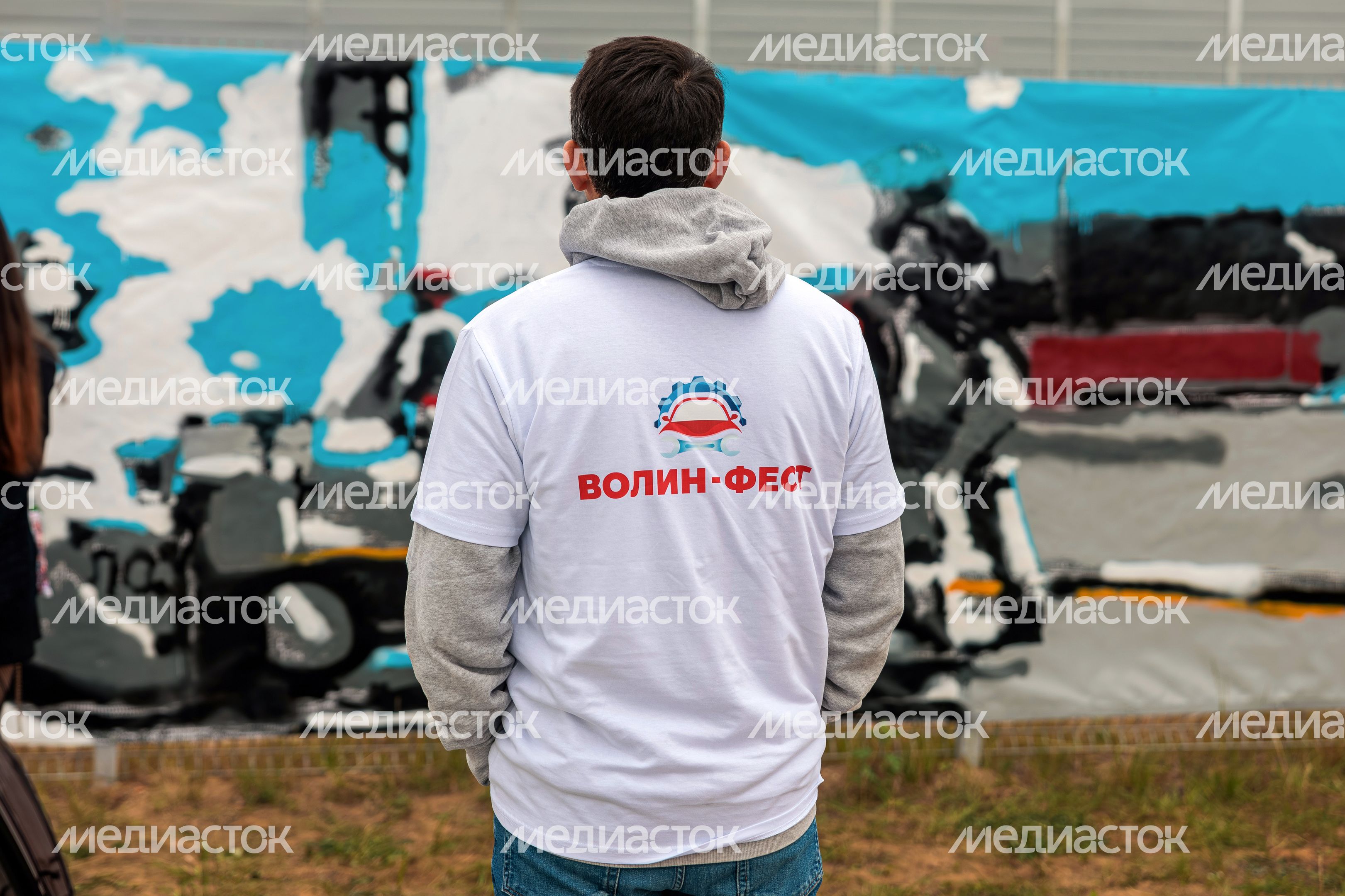 Граффити на стене автотехцентра «Волин» Граффити на стене автотехцентра «Волин»