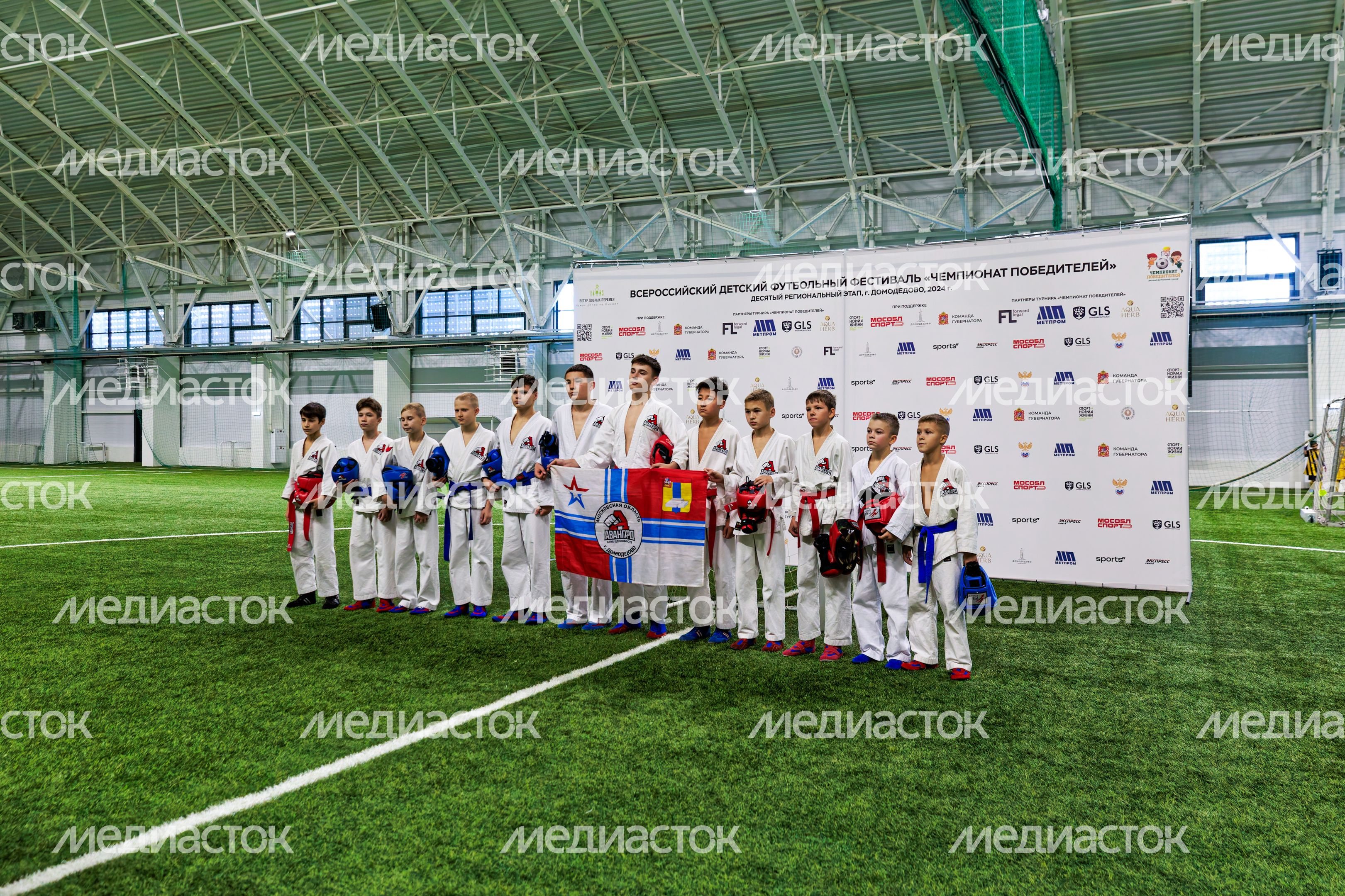 Гала-матч «Чемпионата Победителей» с участием звездных футболистов в Домодедово Гала-матч «Чемпионата Победителей» с участием звездных футболистов в Домодедово