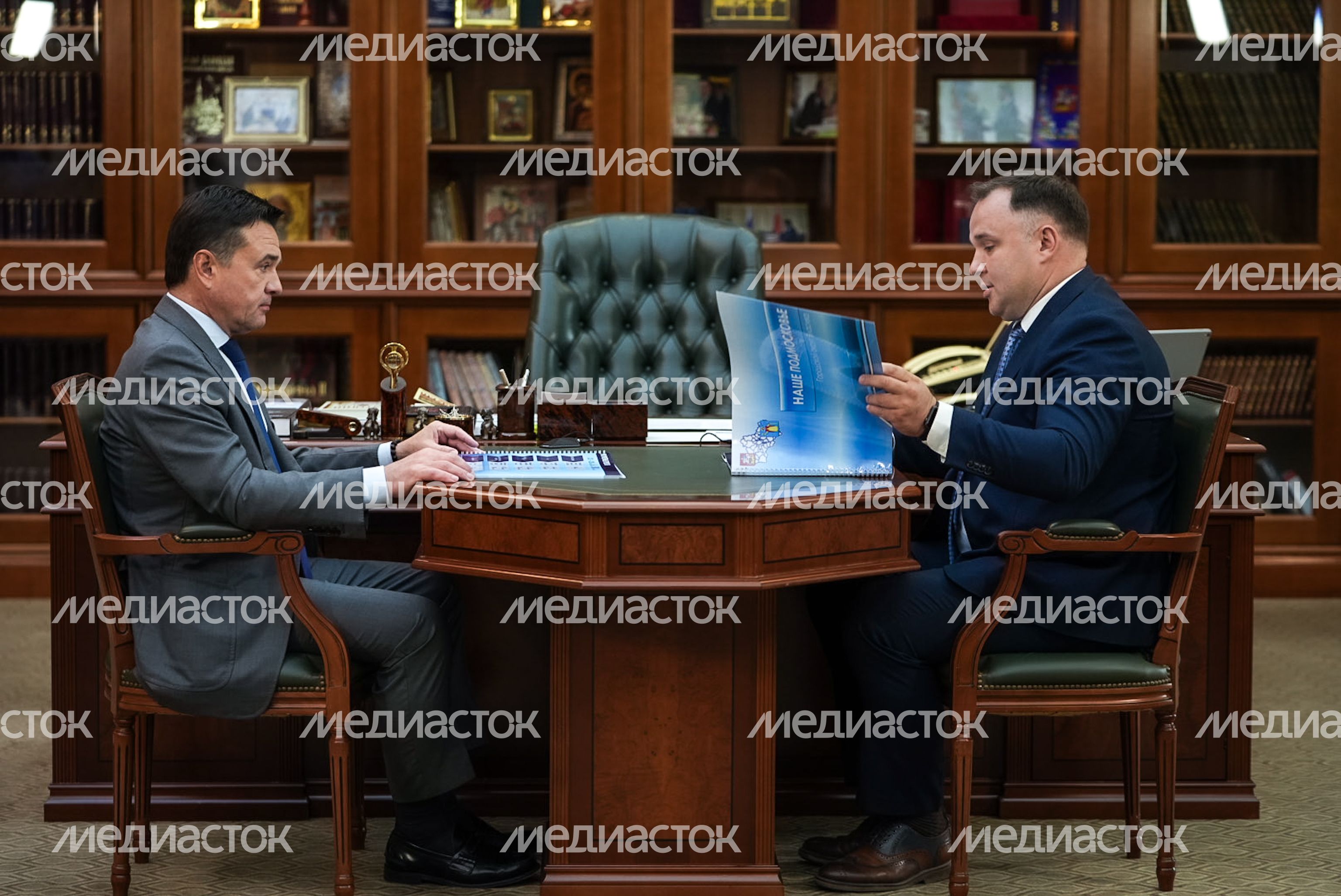 Андрей Воробьев обсудил развитие Власихи с главой ЗАТО Германом Потапчуком Андрей Воробьев обсудил развитие Власихи с главой ЗАТО Германом Потапчуком