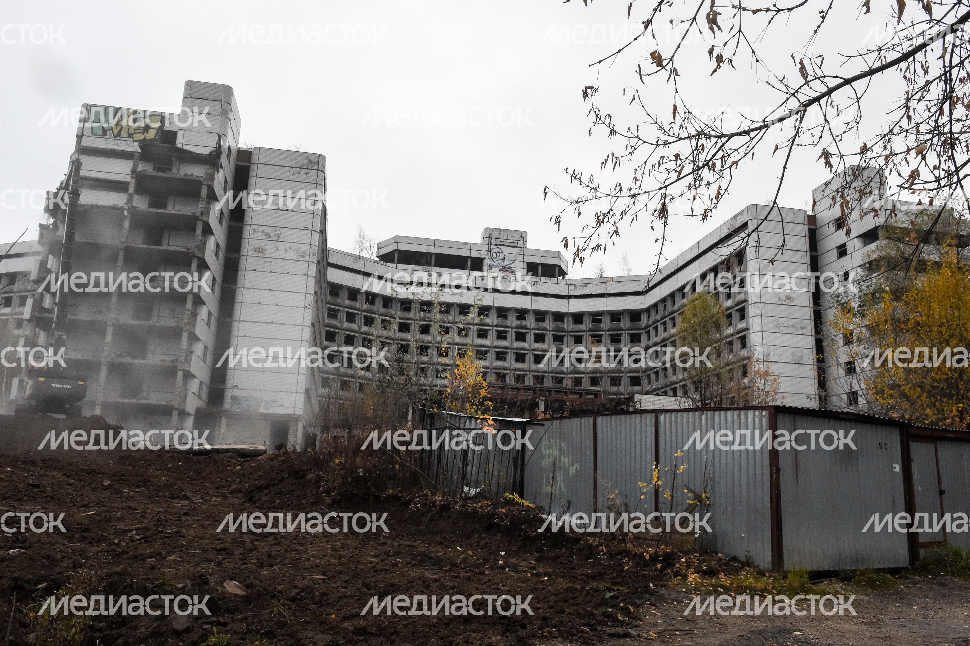 Начало работ по демонтажу Ховринской заброшенной больницы