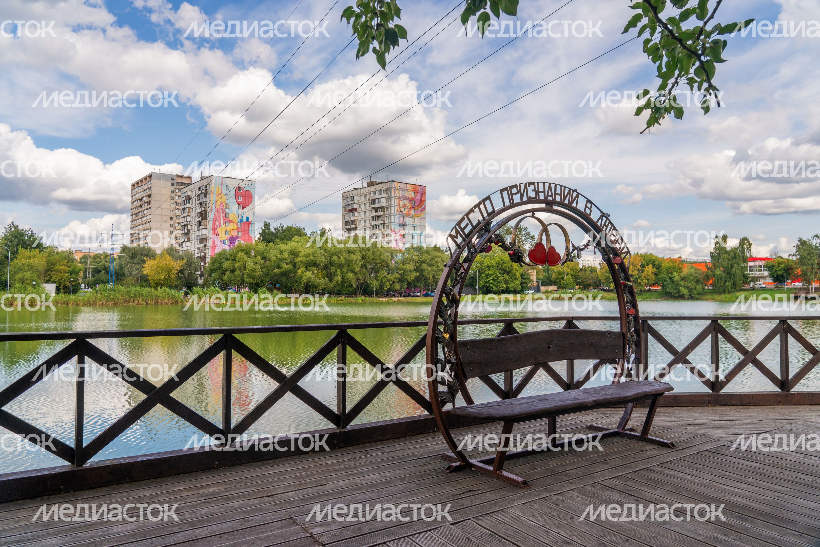 Набережная Городского пруда на улице 40 лет Октября в Лобне