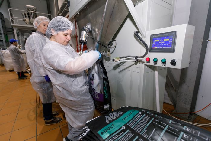 Завод ООО «ГросШеф» в Дмитровском округе по производству кормов для собак и кошек
