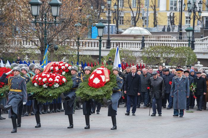 Торжественный марш в честь парада 1941 года на Красной площади в Москве