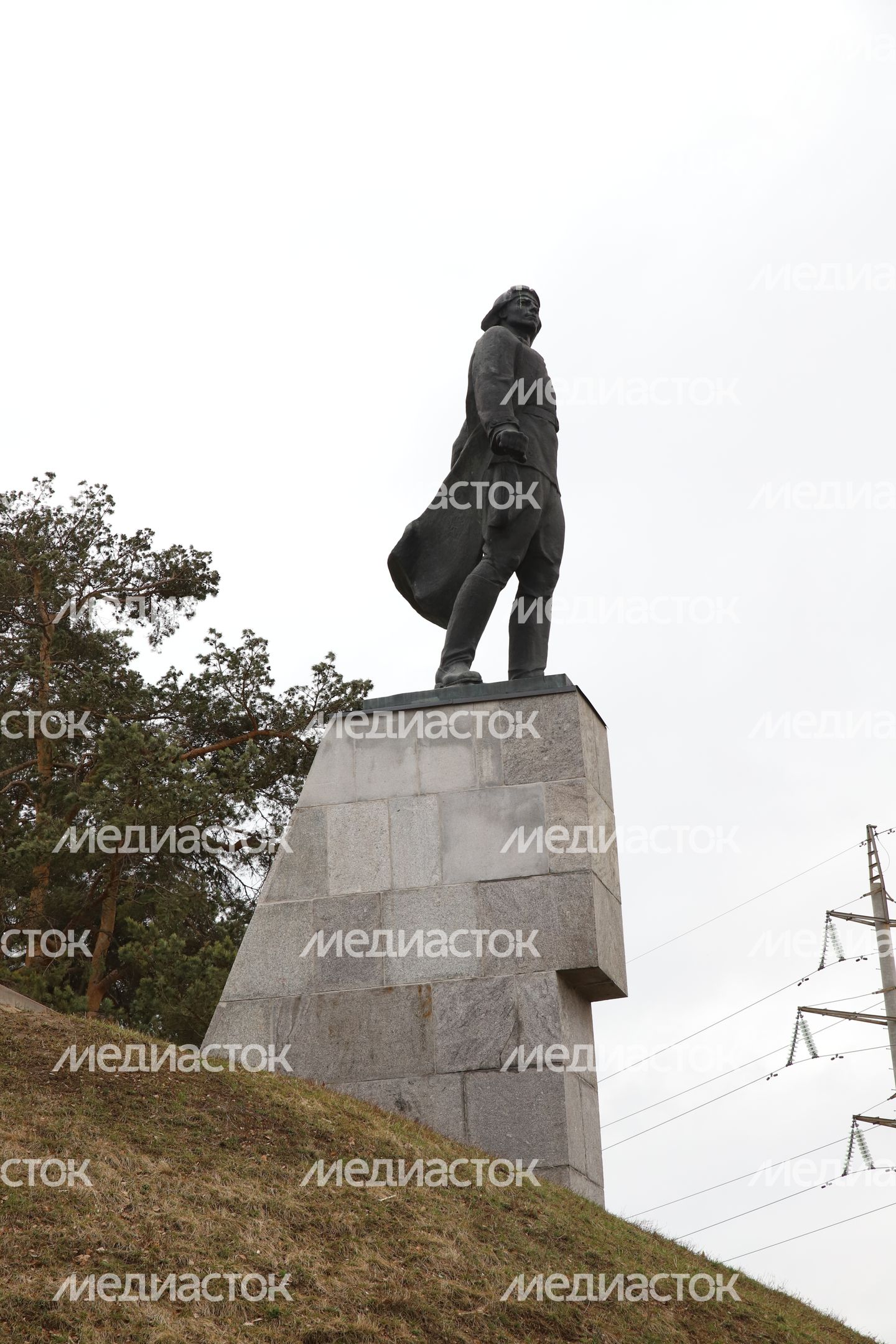 Памятник ночному тарану Талалихина Памятник ночному тарану Талалихина