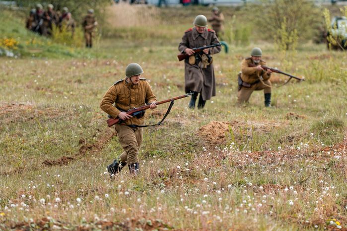 Военно-историческая реконструкция боя Великой Отечественной войны с техникой и авиацией в парке «Патриот» Одинцовского округа