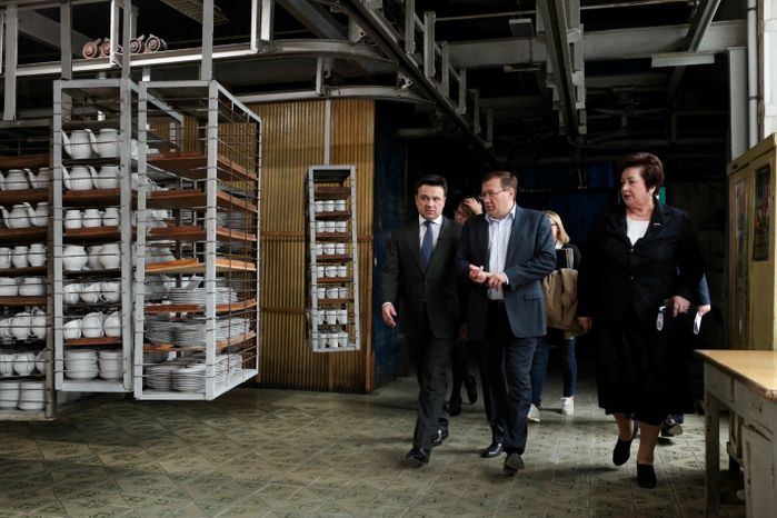 А. Воробьев посетил Дулевский фарфоровый завод в Орехово-Зуевском районе