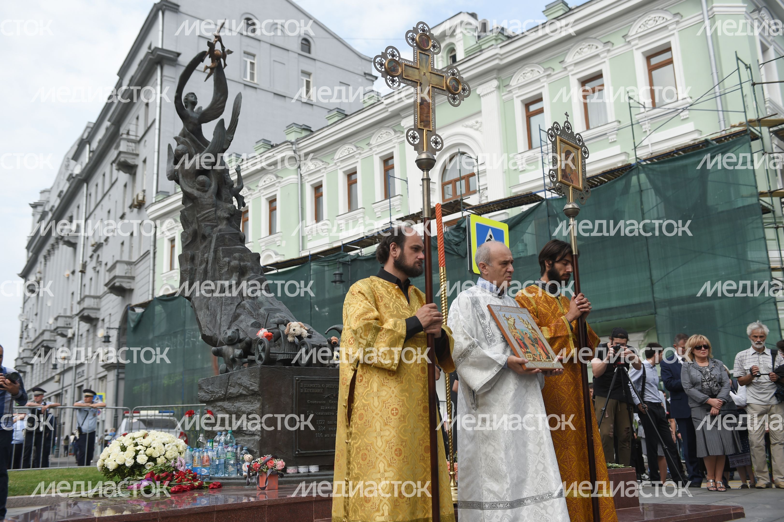 Митинг «Без слов» в память о жертвах трагедии в Беслане прошел в Москве Митинг «Без слов» в память о жертвах трагедии в Беслане прошел в Москве