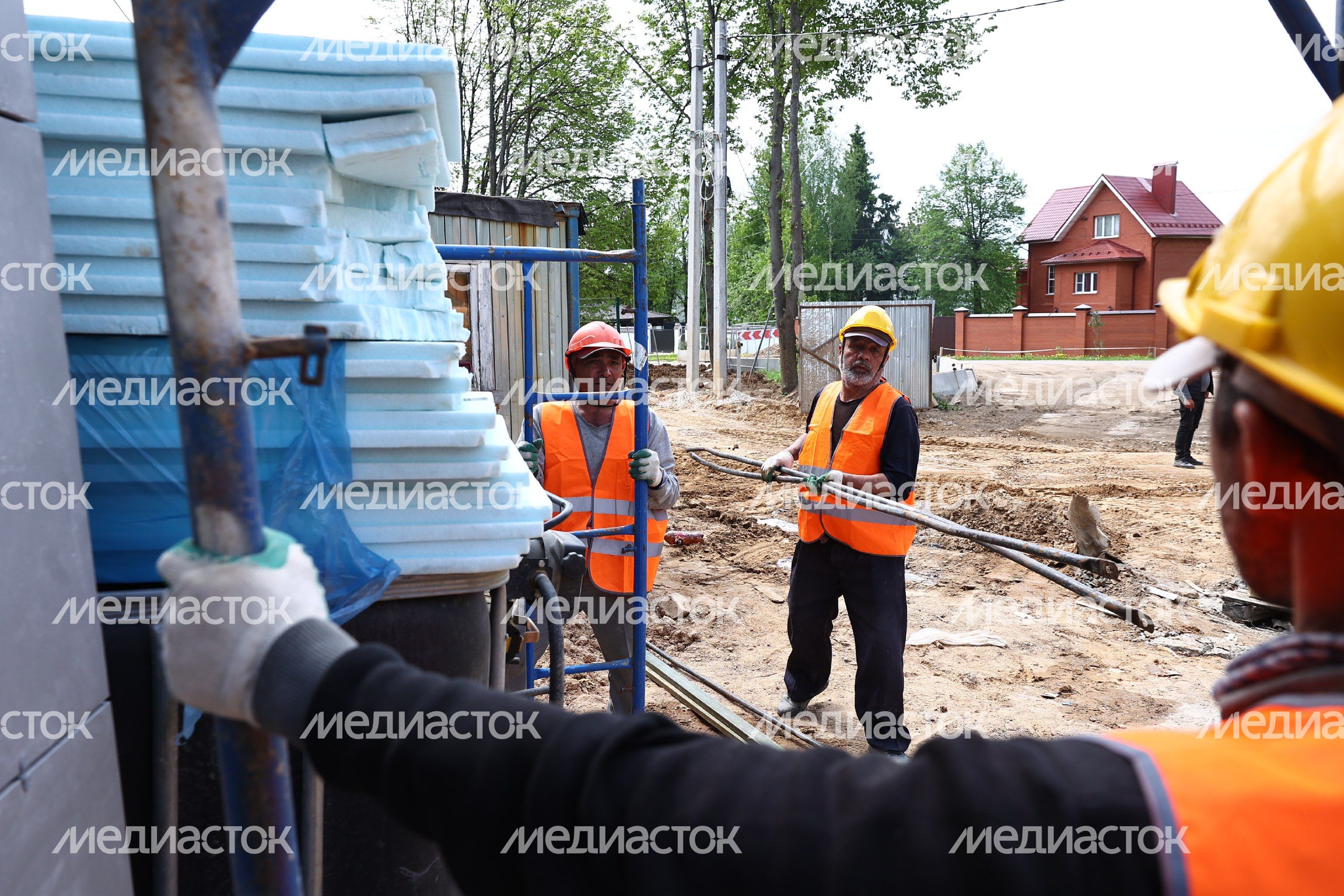 Губернатор осмотрел ход строительства нового здания Физмат-лицея в Сергиевом Посаде