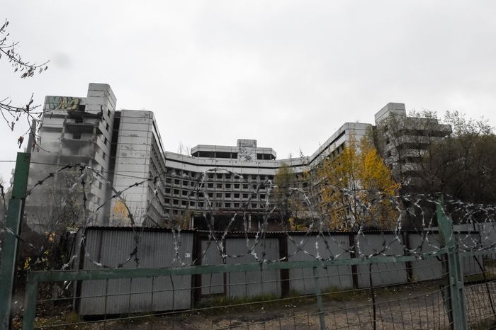 Начало работ по демонтажу Ховринской заброшенной больницы