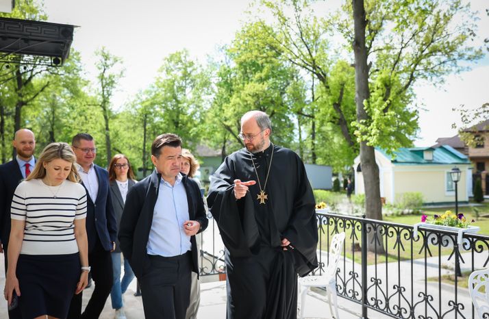 Губернатор и протоиерей Александр Ткаченко навестили юных пациентов Московского областного хосписа