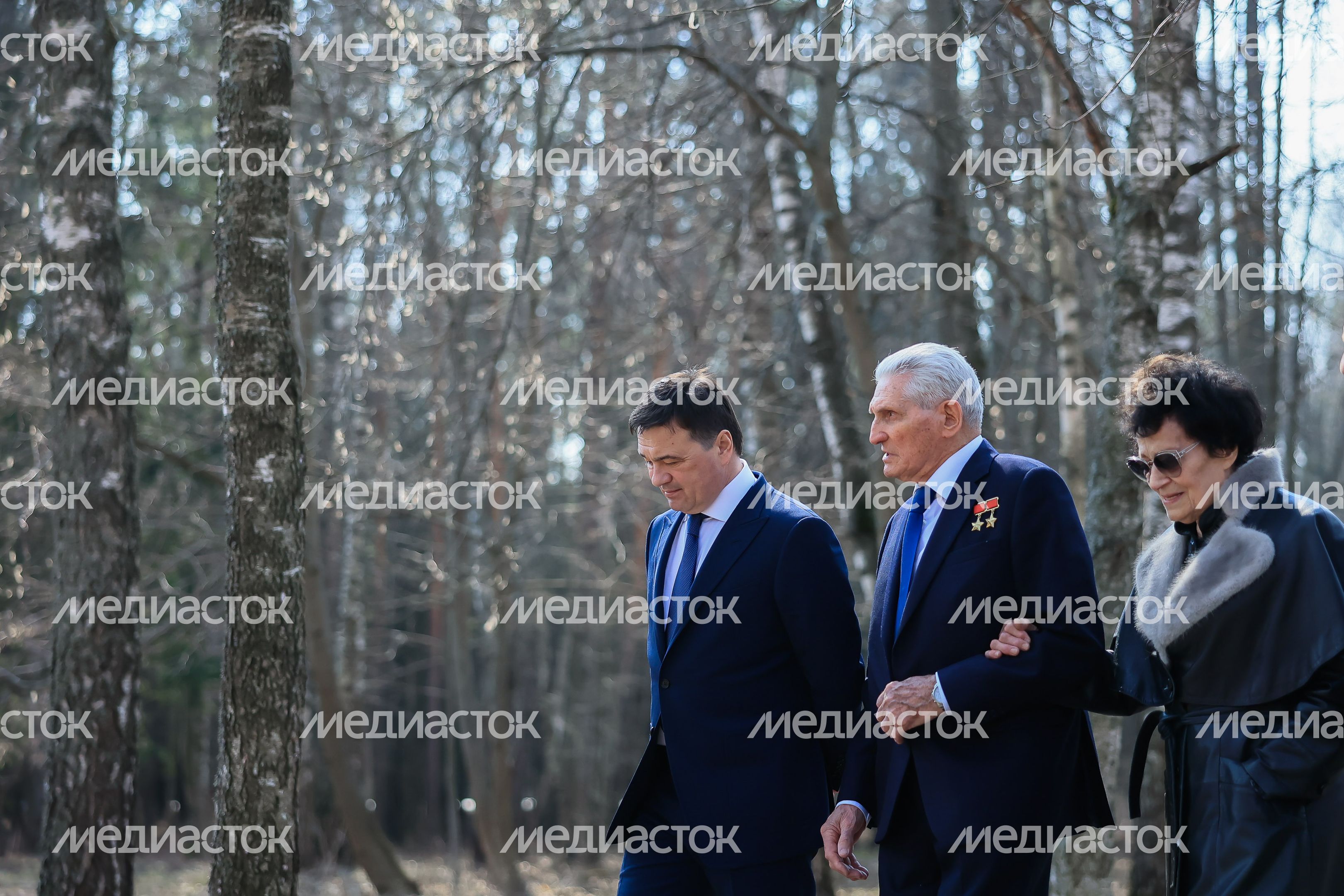 Посещение губернатором космонавта первого отряда
