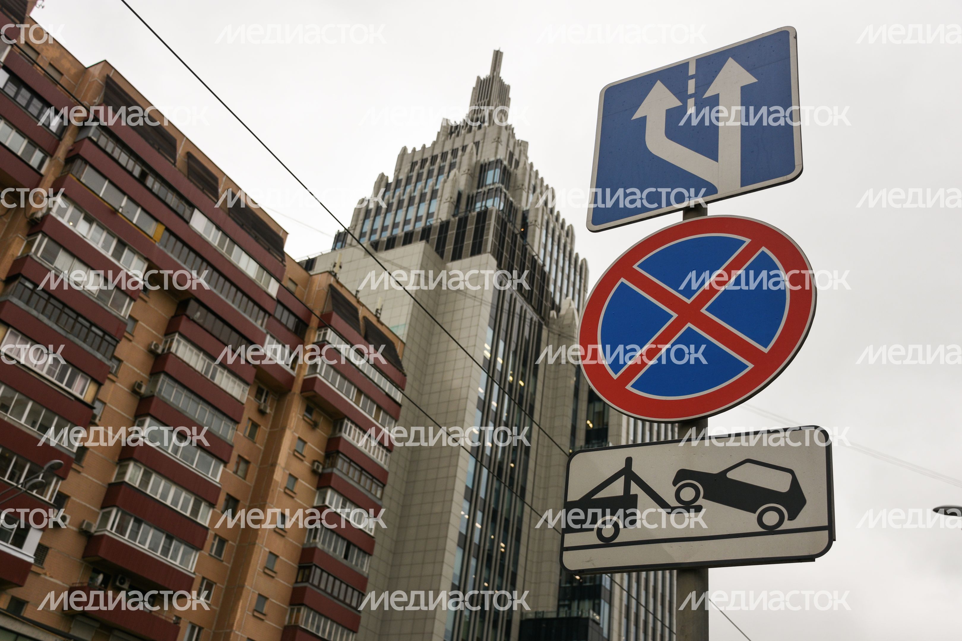 Повседневная жизнь города в Москве осенью