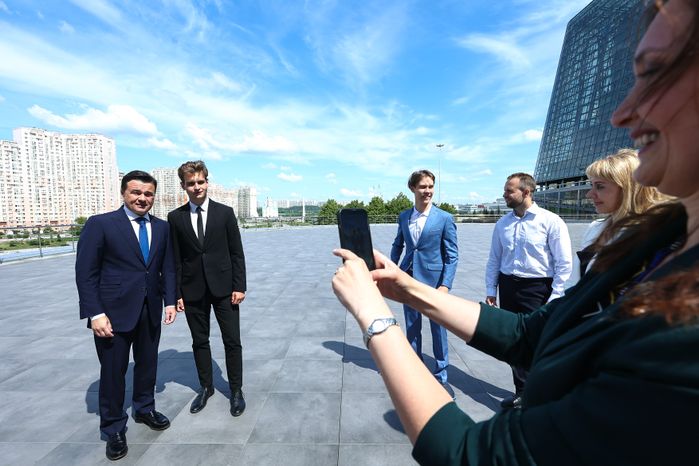 Губернатор поздравил подмосковных школьников, набравших 300 баллов на ЕГЭ