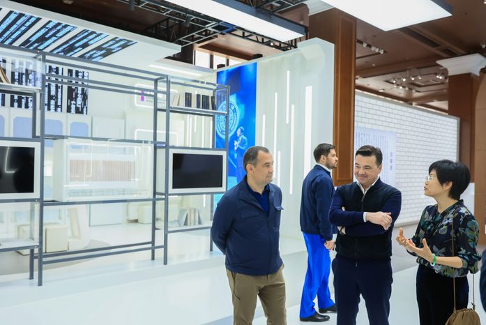 Посещение университета и школы Цинхуа в Пекине Губернатором Подмосковья