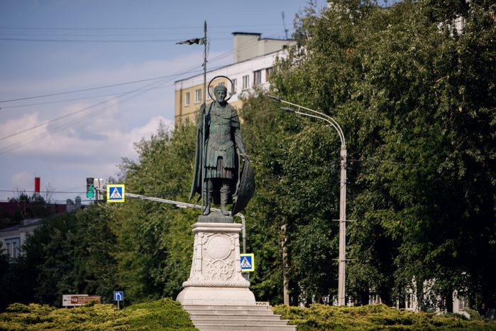 Дмитров. Памятник Дмитрию Солунскому