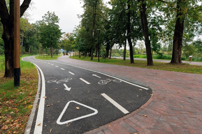 Велодорожка на набережной Щелковского центрального городского парка после благоустройства
