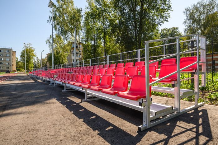 Трибуна стадиона в спорткомплексе «Горняк»