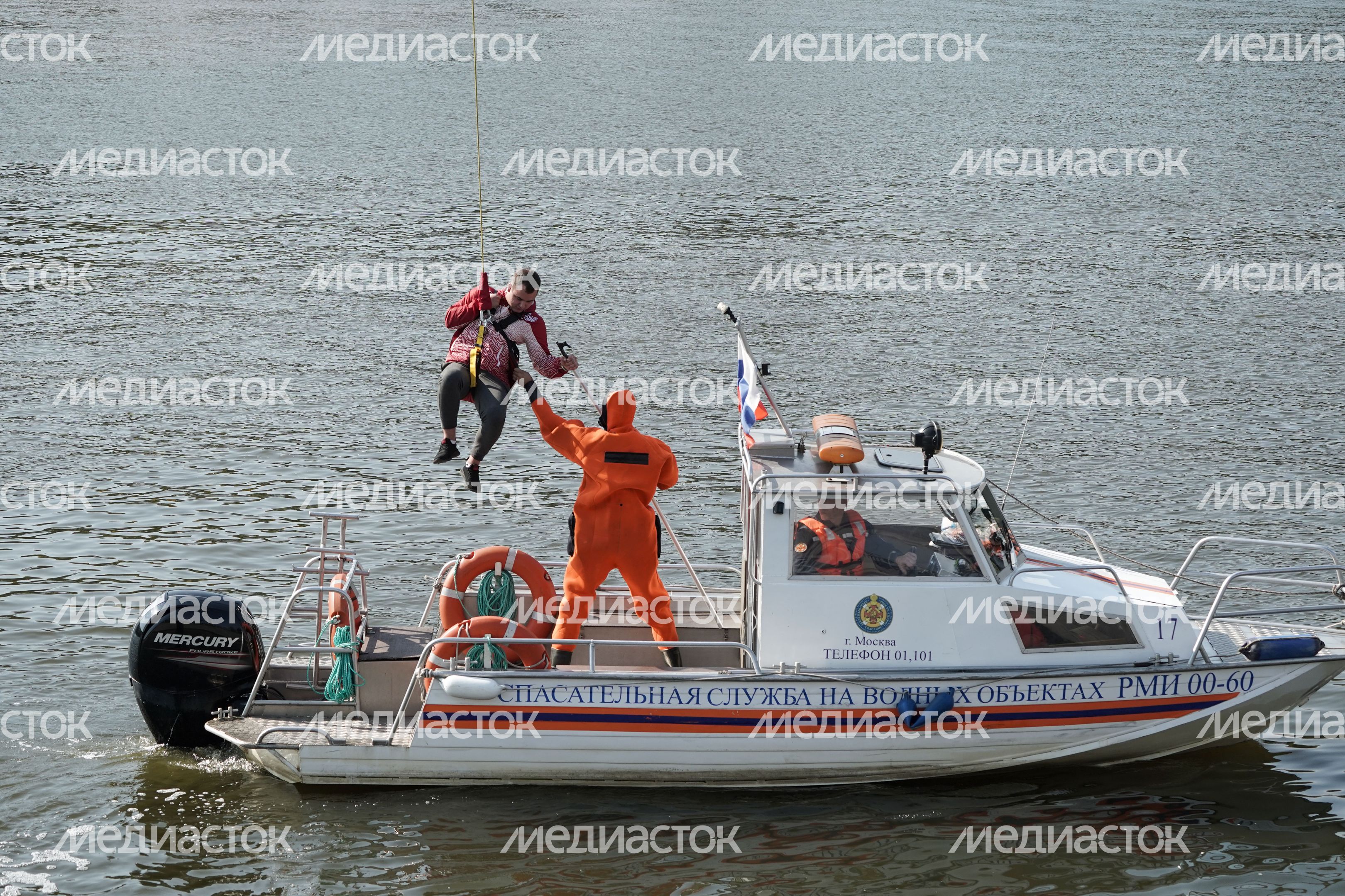 Учения спасателей на канатной дороге на Воробьевых горах