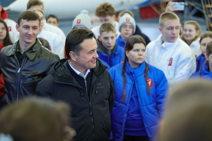 Андрей Воробьев навестил пилотажные группы на авиабазе в Кубинке