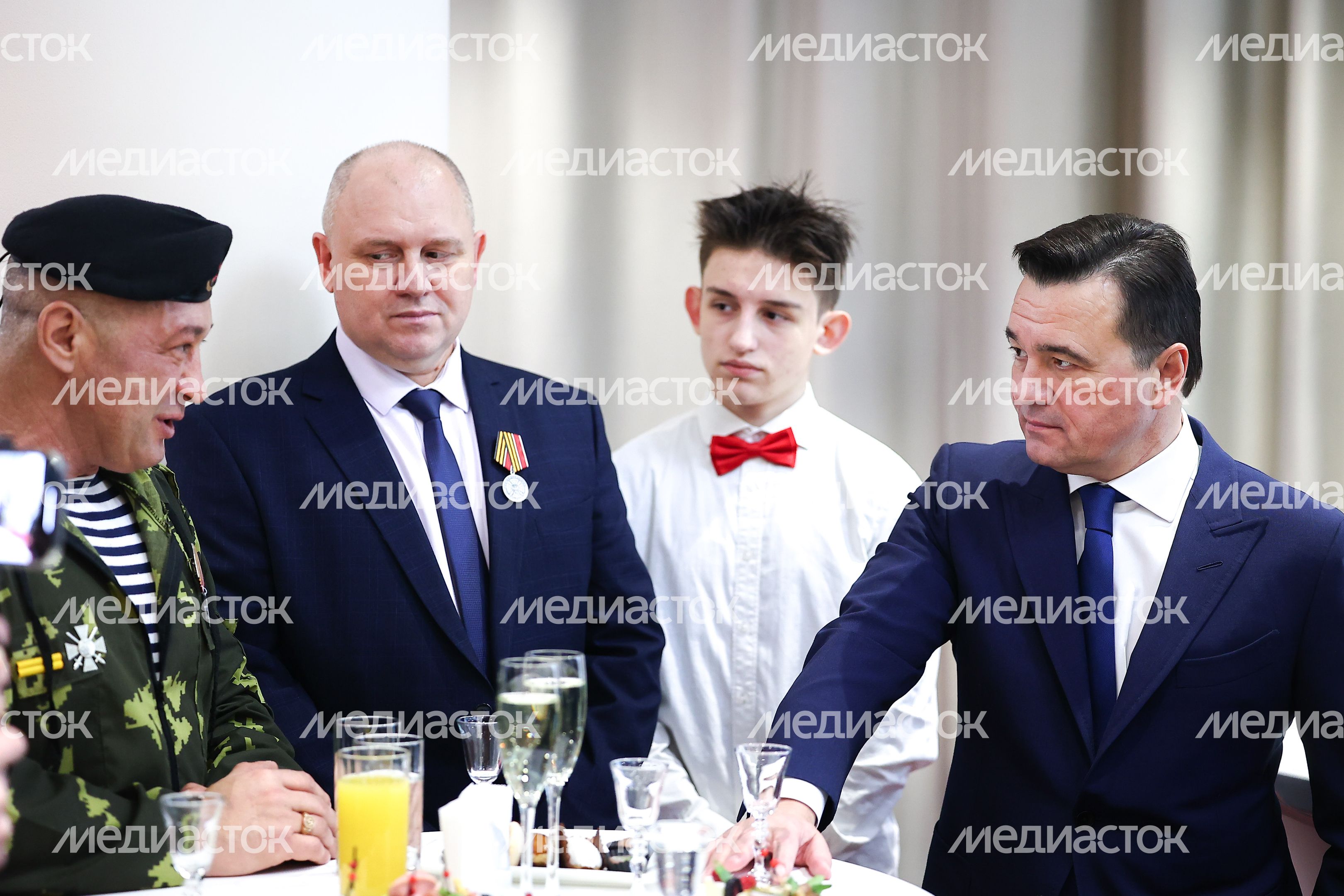 Награждение добровольцев из отряда «БАРС» Губернатором Подмосковья