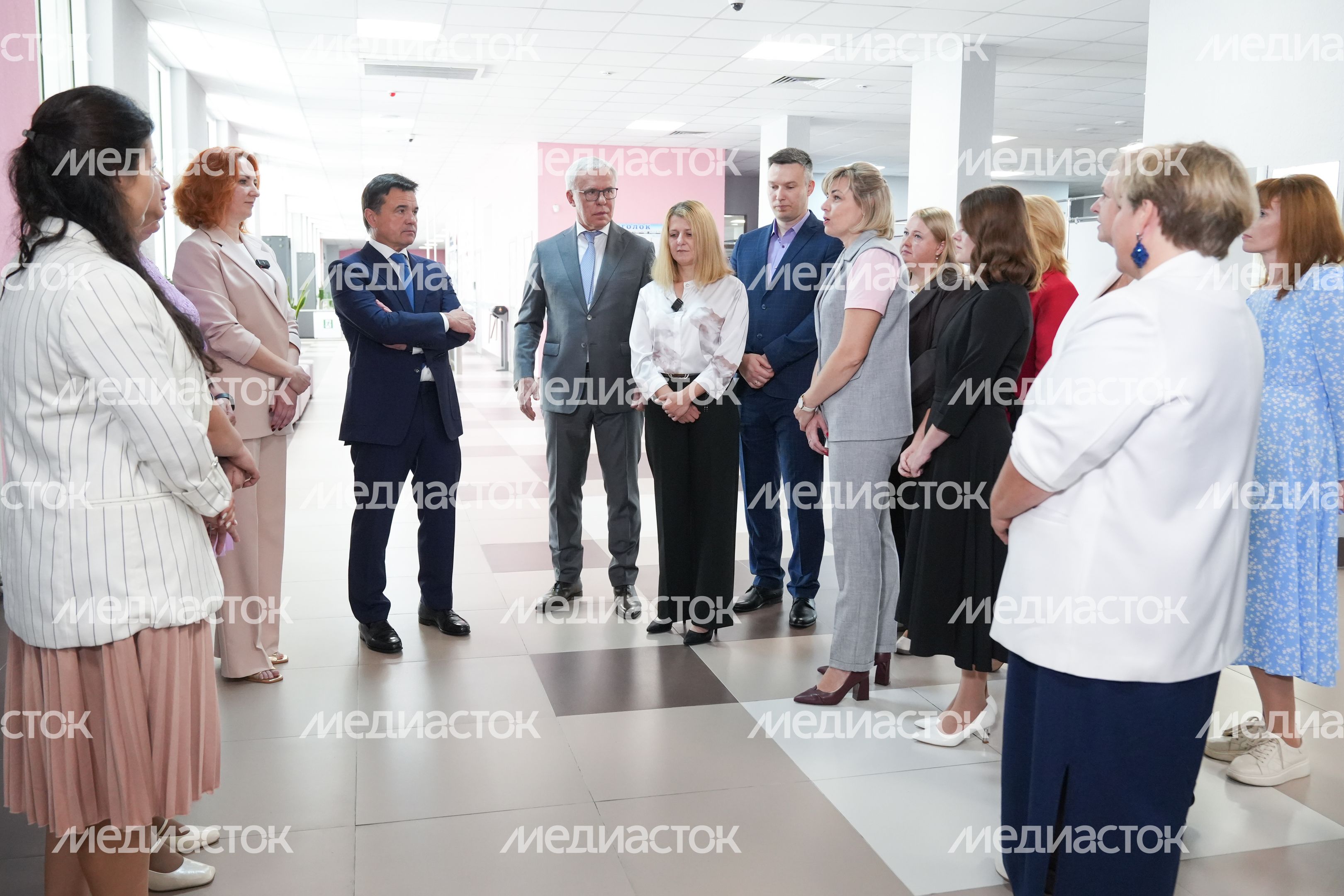 Андрей Воробьев поздравил с Днем знаний учащихся и педагогов школы им. Героя России Александра Монетова в Подольске Андрей Воробьев поздравил с Днем знаний учащихся и педагогов школы им. Героя России Александра Монетова в Подольске