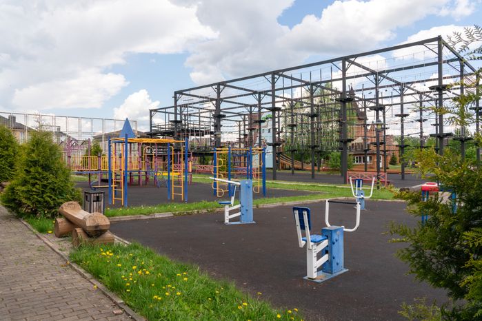 Отдых в домиках-перевертышах в загородном клубе «Лачи»