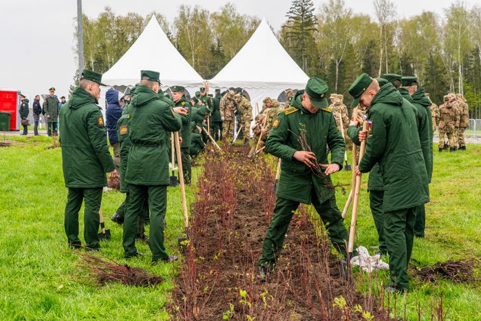 Торжественная высадка масштабного геоглифа к 80-летию Победы