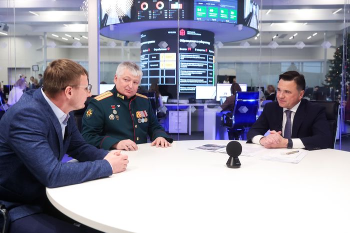 Андрей Воробьев выслушал просьбу старосты деревни Буняково и жителя села Красный Путь