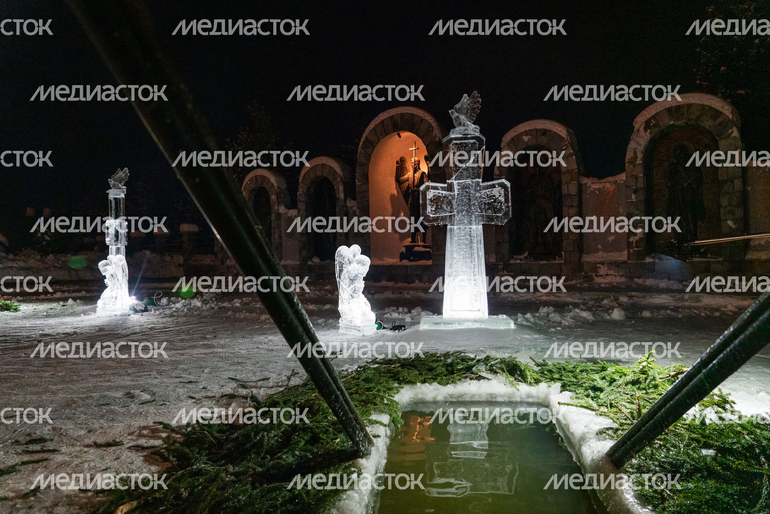 Крещенские купания в Михайло-Архангельском храме деревни Бушарино округа Звенигород Крещенские купания в Михайло-Архангельском храме деревни Бушарино округа Звенигород