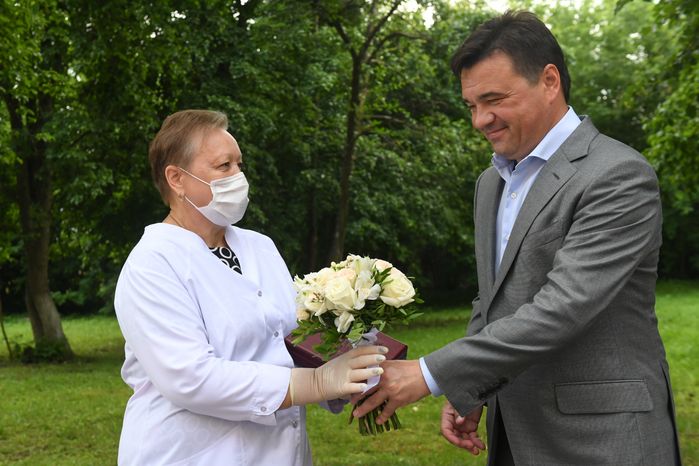 Вручение губернатором Подмосковья наград медикам «Чеховской областной больницы»