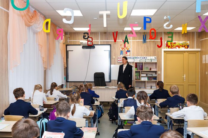 Урок в начальной школы гимназии №11 после капремонта в Королеве
