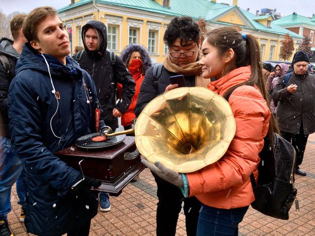 Очередь за бесплатными колонками «Яндекса» в Москве
