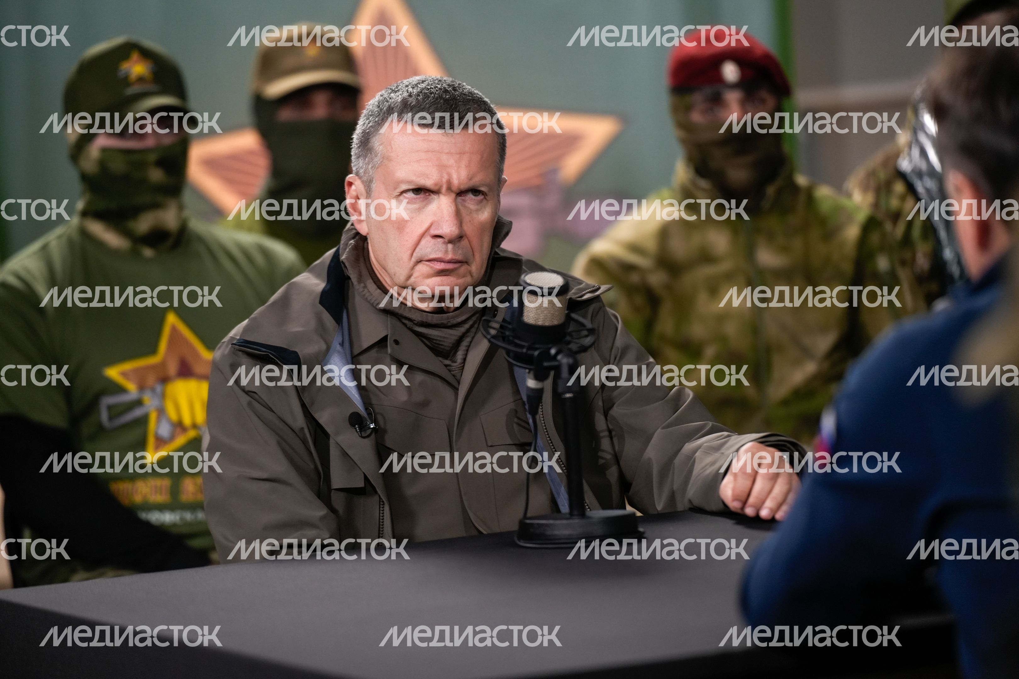 Андрей Воробьев и Владимир Соловьев посетили центр спецподготовки "Витязь" в Балашихе Андрей Воробьев и Владимир Соловьев посетили центр спецподготовки "Витязь" в Балашихе