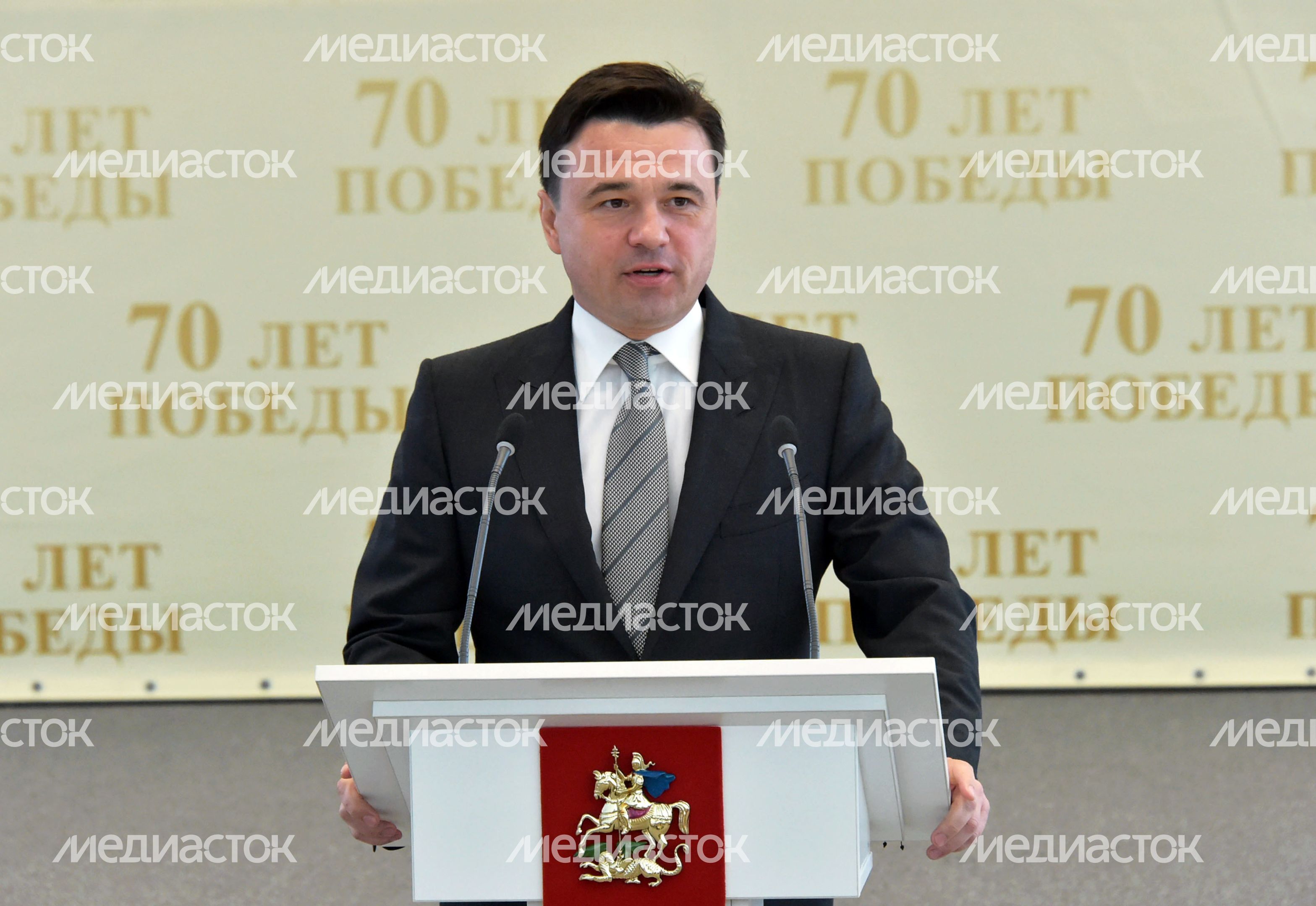 А. Воробьев поздравил с профессиональным праздником соцработников